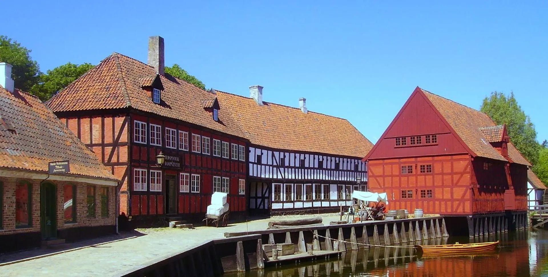 Central Apt W Parking Possibility, Netflix & Near Attractions Aarhus Apartment