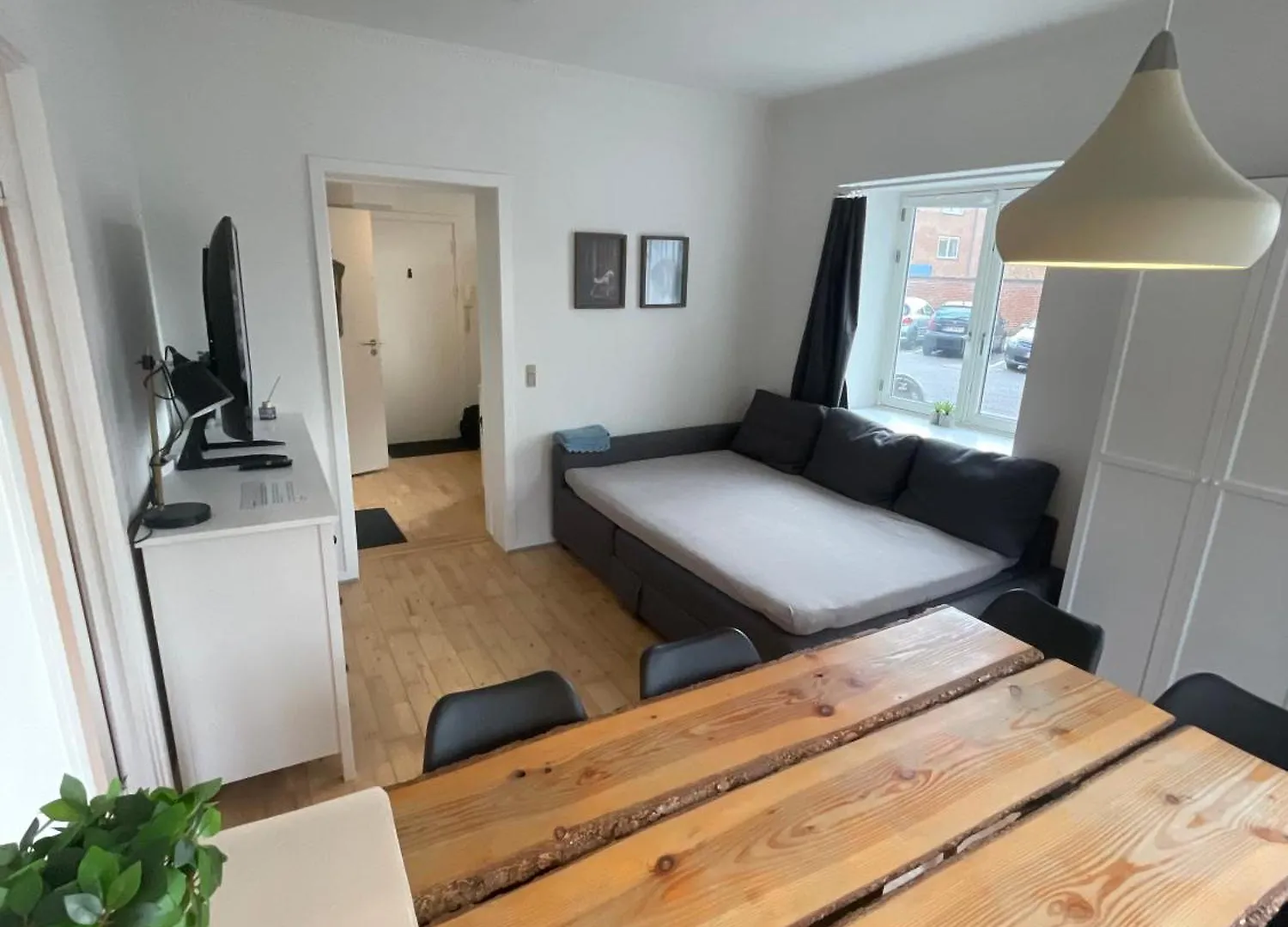 Central Apt W Parking Possibility, Netflix & Near Attractions Aarhus Apartment
